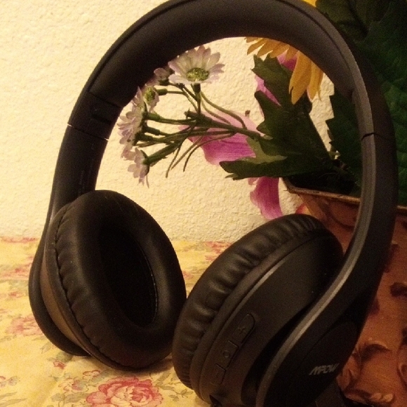Mpow Black Over-Ear Headphones - Picture 2 of 5